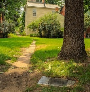 Plaque commemorating deceased teachers.