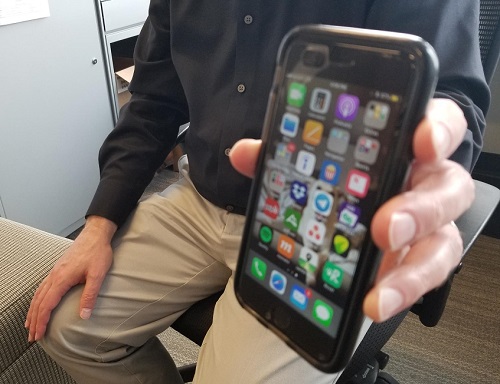 Man holding cellphone