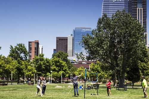 People playing volleyball on MSU Denver campus